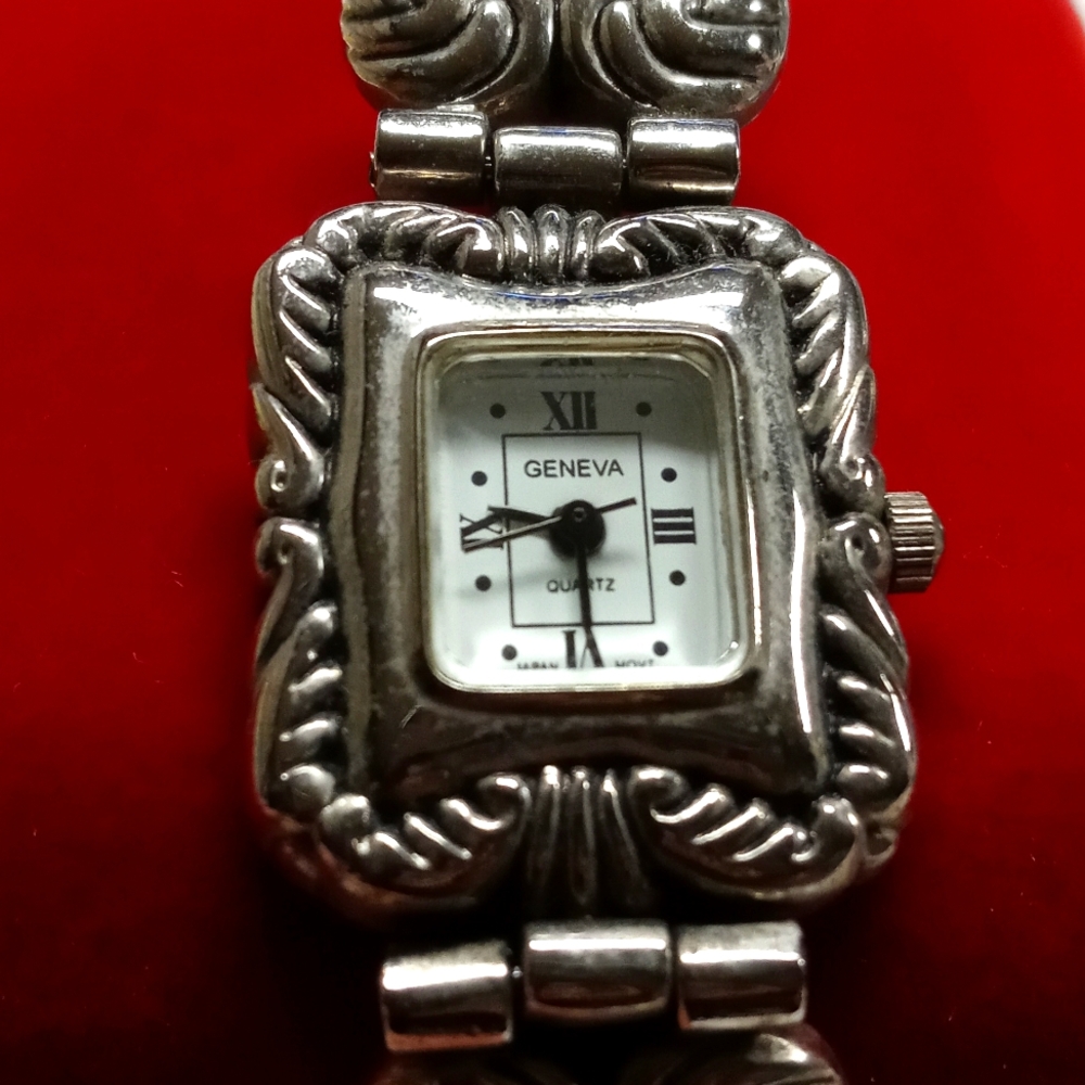 Geneva Quartz Womens Watch Vintage Hearet Design